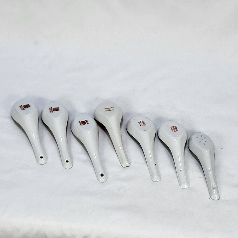Vintage Chinese Porcelain Soup Spoons Set of 7 Tatung Famille Rose Floral Dragon - Picture 6 of 11